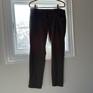 Lululemom
ABC SLIM-FIT PANT 36” waist 30" inseam
Grey Sage
Size: 36” waist